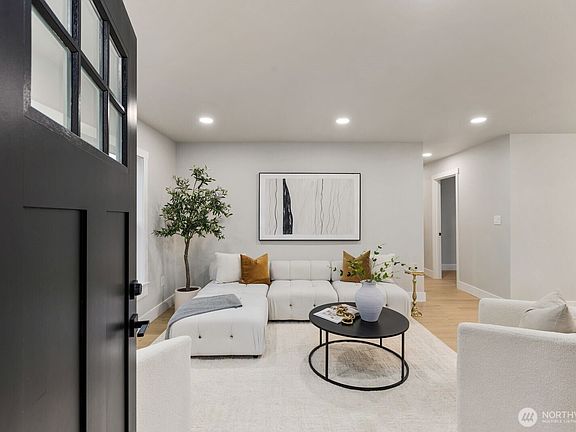 2nd image of 3111 Greenwood Avenue W