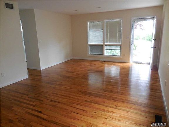 3rd image of 41 Sagamore Hill Dr #B
