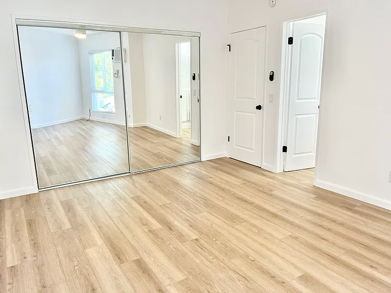1401 Douglas St #13 — Photo 15