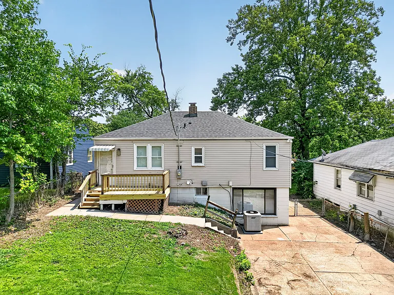 437 Warfield Ave — Photo 44