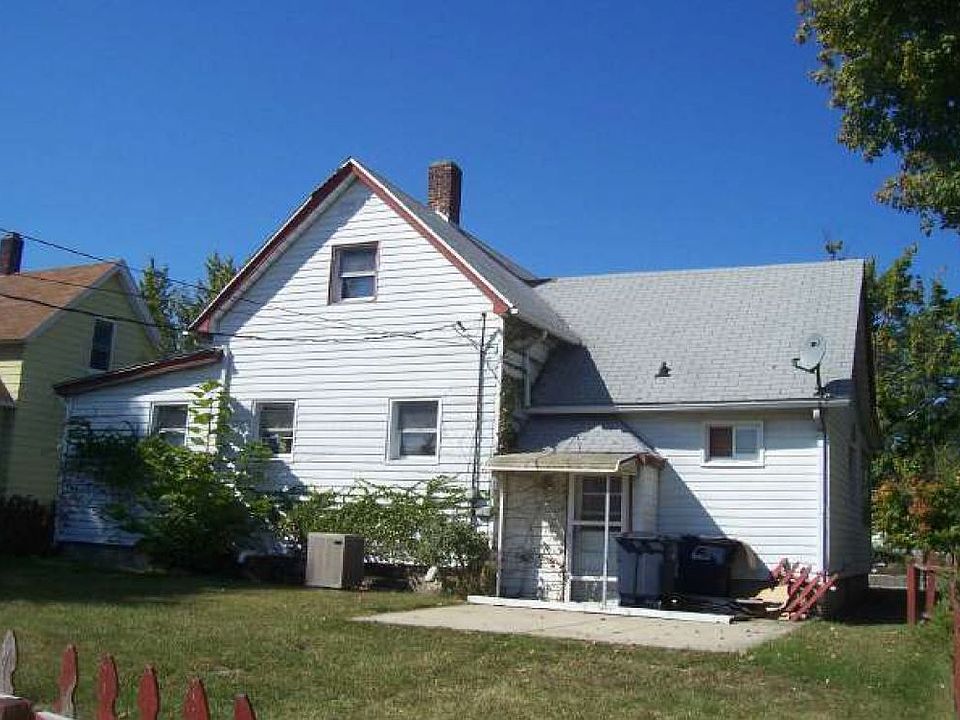 2nd image of 216 W Charles St