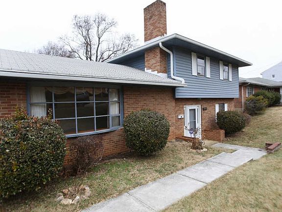 3rd image of 4825 Carver St