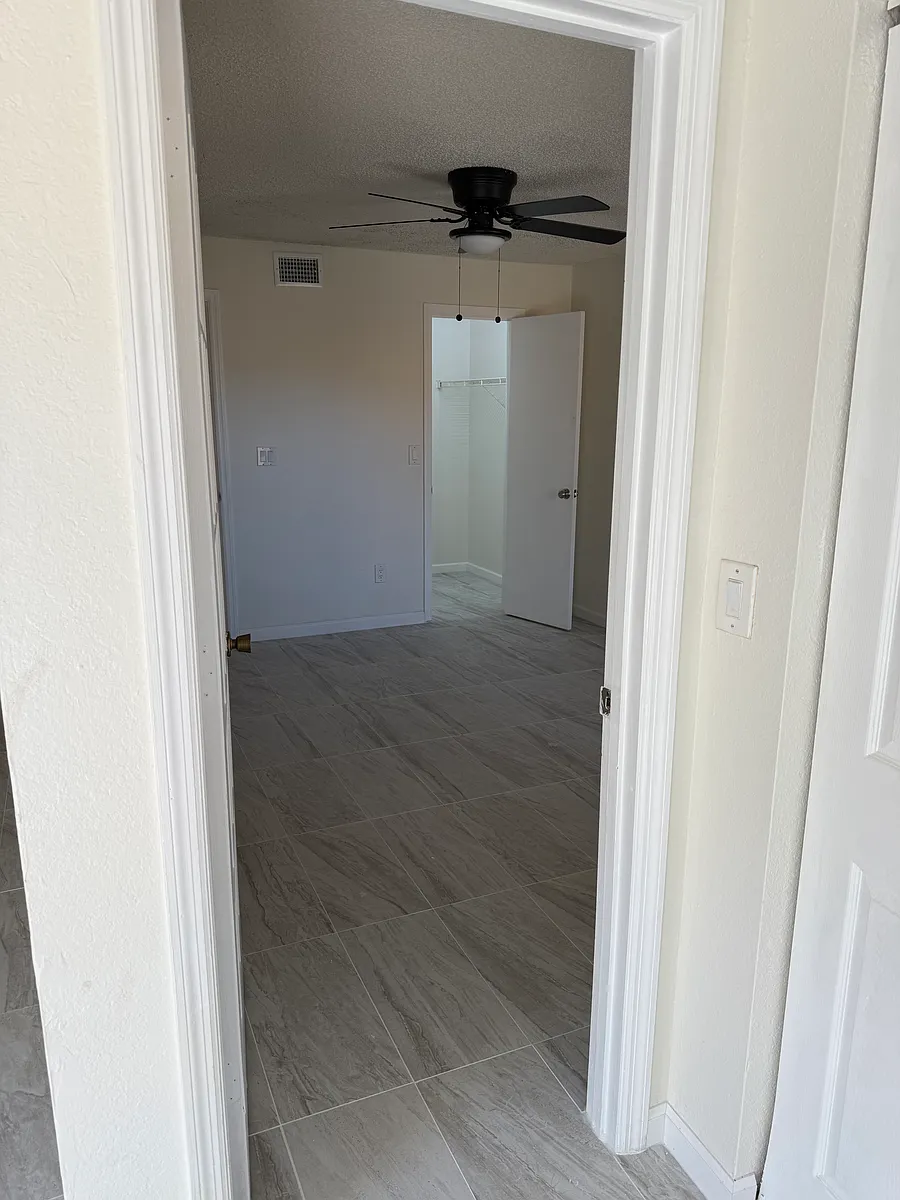 Building Photo - 5785 Gatlin Ave #725