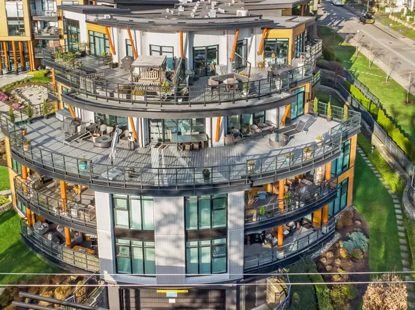 14855 Thrift Ave #418, White Rock, BC V4B 2J6