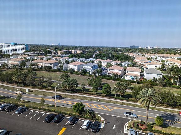 3rd image of 4350 Hillcrest Dr #Penthouse 1008