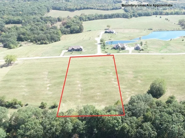 31 Red Ridge Dr, Winfield, MO 63389