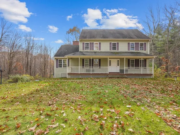 81 Pleasant St, Oxford, MA 01540