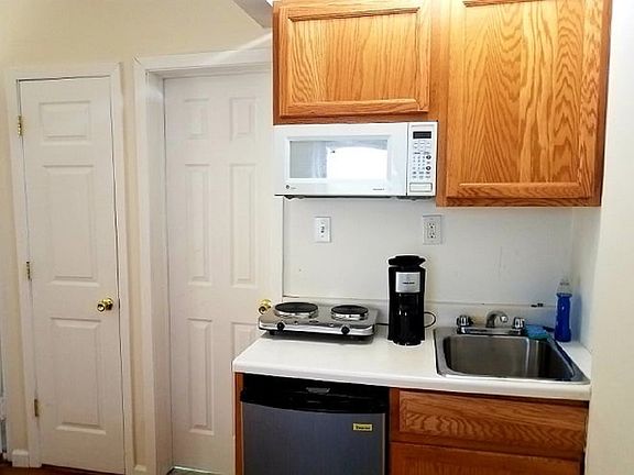 4th image of 130 E 36th St APT 4R