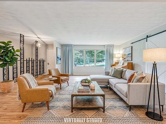 3rd image of 6114 Saddleridge Cir