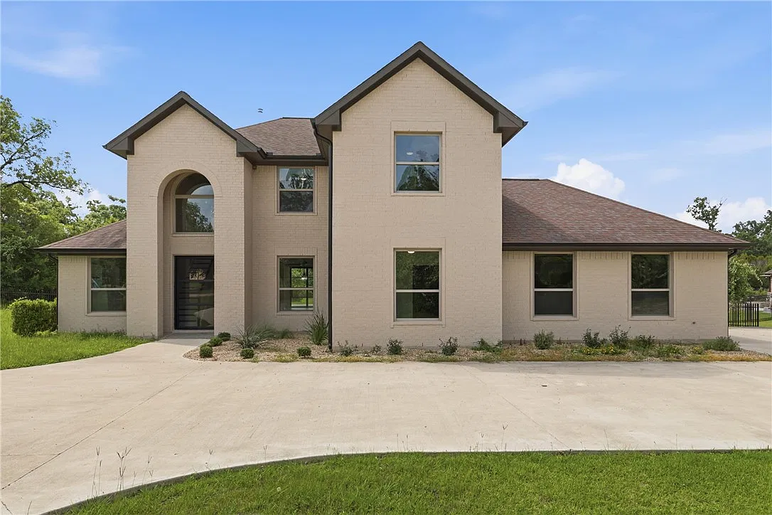 5 bed, 3575 sqft, $4,000 — Photo 2