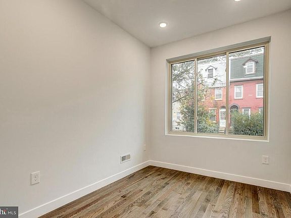 5th image of 2137 N Franklin St
