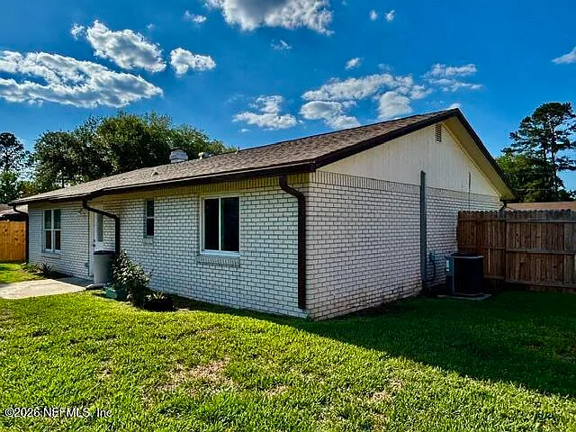 1747 Papaya Dr N — Photo 5
