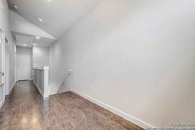 330 Clay St #11 — Photo 11