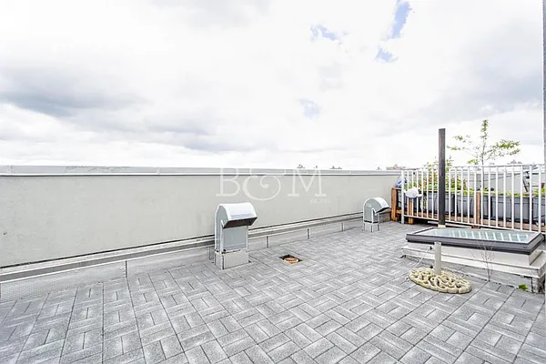 Sold by Brick&Mortar | media 13