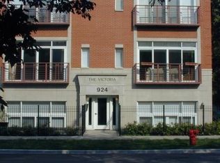 924 W Cornelia Ave APT 2S, Chicago, IL 60657