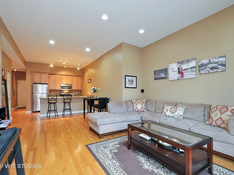 2035 S Indiana Ave #504 — Photo 2