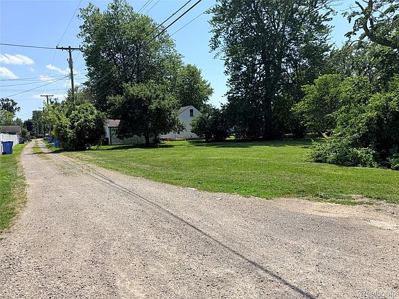 5th image of 29223 Adams Dr