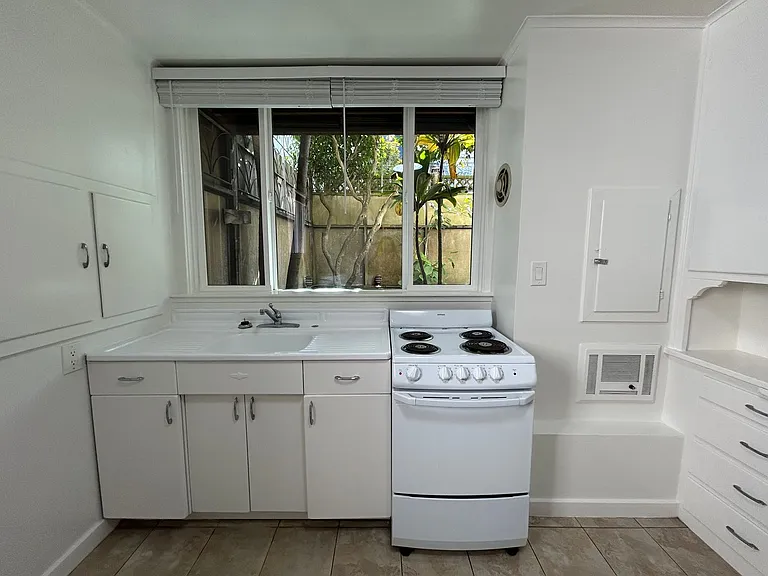 826 Anza St #7R — Photo 8