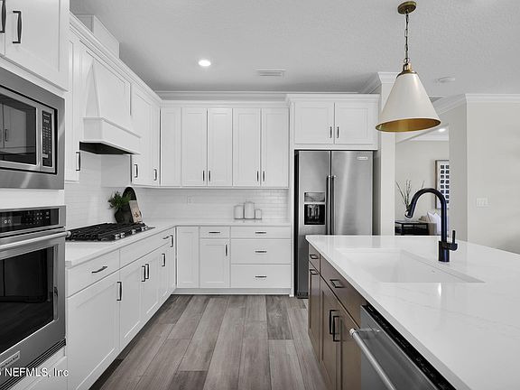 7th image of this home