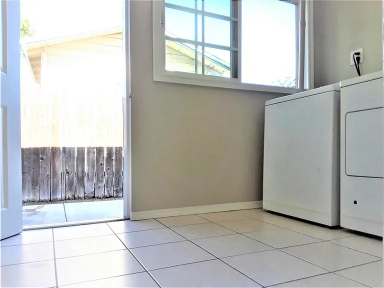 170 N Dalton Ave — Photo 11