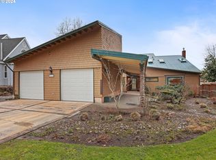 20122 NE Interlachen Ln, Fairview, OR 97024