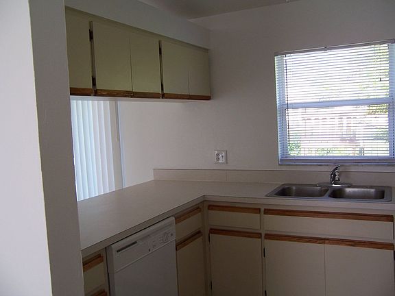 5th image of 504 NE 3rd Ct
