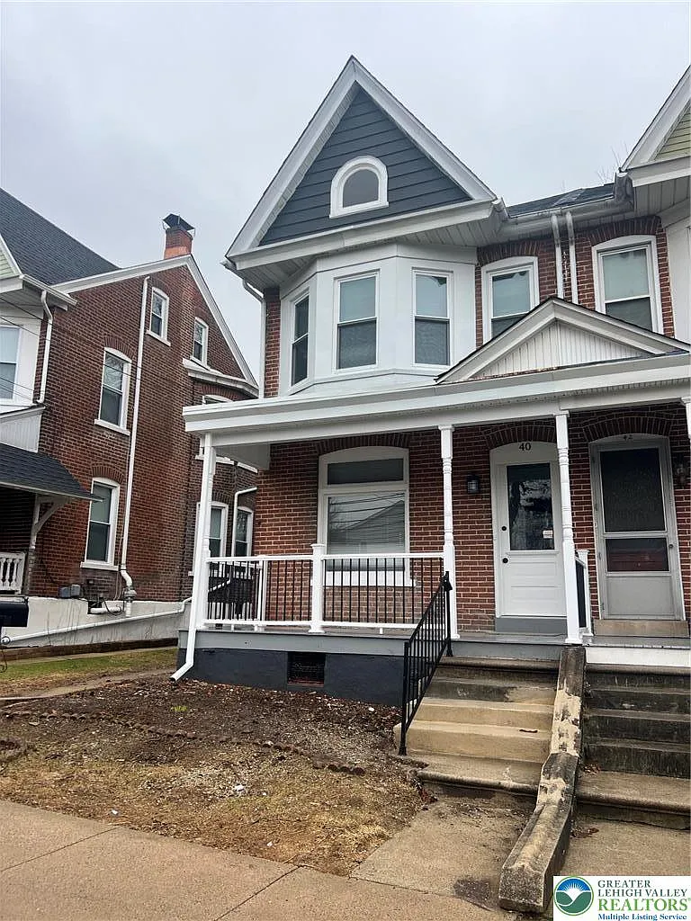 40 Locust St photo 1