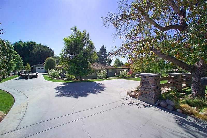 1st image of 1302 Tropicana Ln