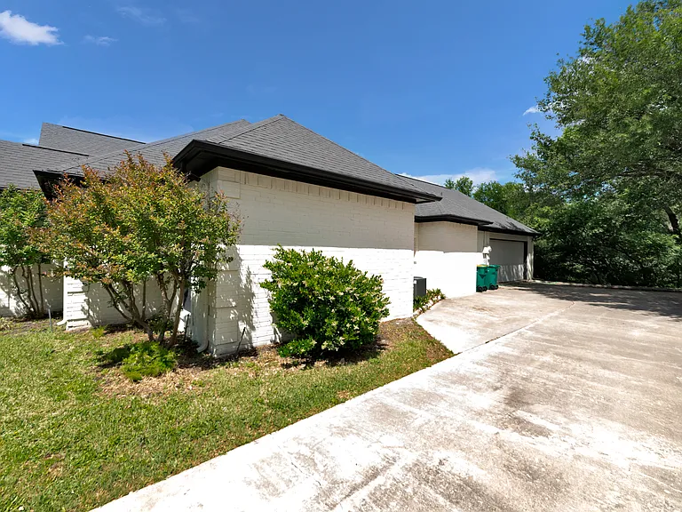 2451 Valley View Dr — Photo 44