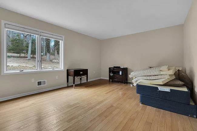 180 Hartshorne Rd — Photo 36