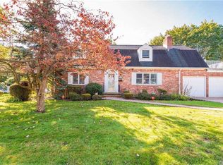 726 Oxford St, Westbury, NY 11590