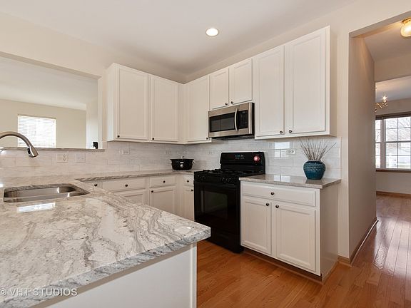 2nd image of 410 Kensington Dr