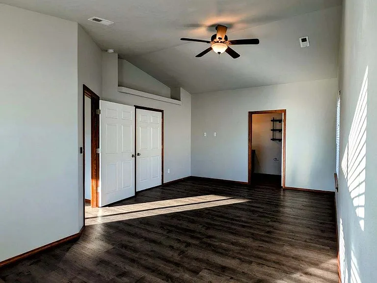 4610 Seville Dr — Photo 19
