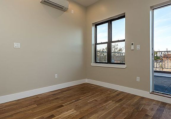 4th image of 595 Myrtle Ave #5C