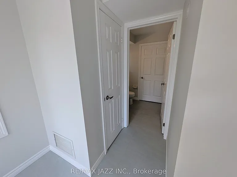 770 King St E #202 — Photo 13