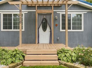 9110 Island Dr, Algonac, MI 48001