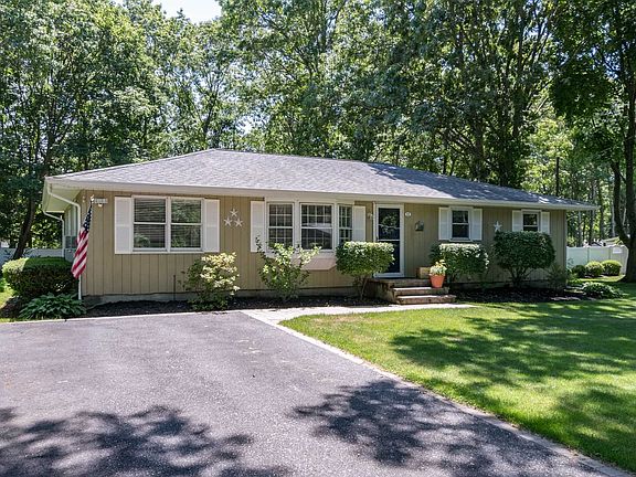 2nd image of 12 Foxcroft Ln