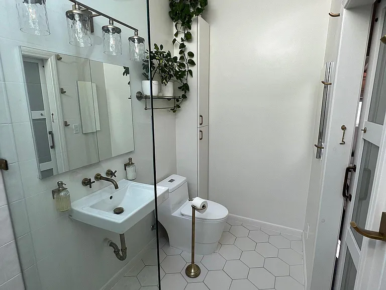 BATHROOM 2