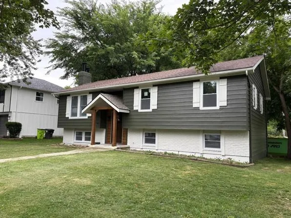 101 Manor Dr, Belton, MO 64012