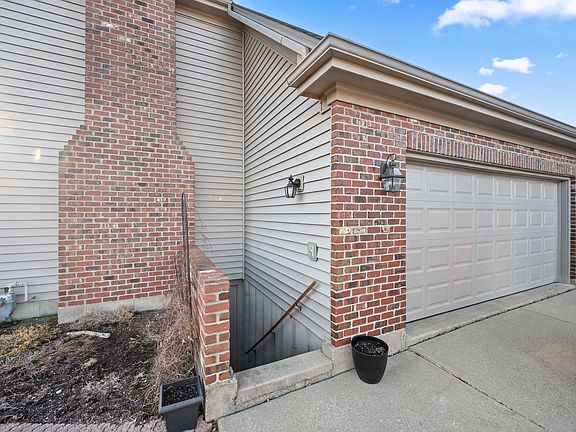 3rd image of 1218 Yorkshire Dr N