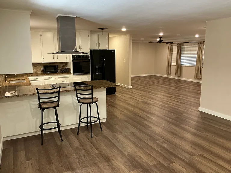 5909 Whitman Ave — Photo 8