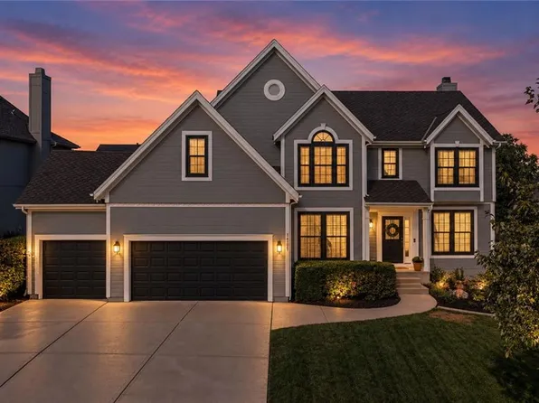 14105 Bradshaw St, Overland Park, KS 66221