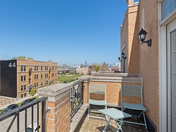 5th image of 4417 S Calumet Ave APT 3S