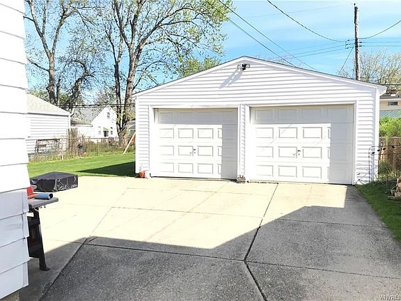 3rd image of 33 Wrexham Ct S