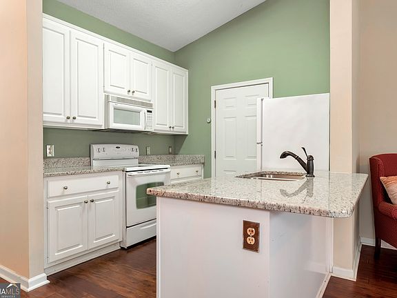 5th image of 2987 Bentley Park Cir