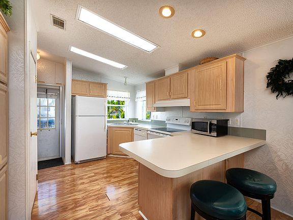 5th image of 701 Spanish Main Dr #194