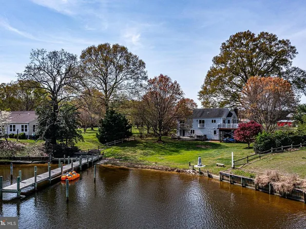 150 E Harbor Dr, Reedville, VA 22539