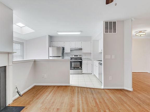 4th image of 1256 Bond St