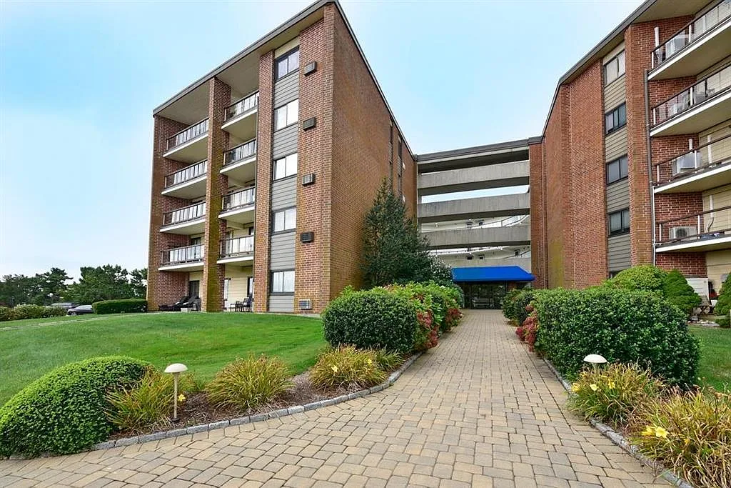 Capella South — Photo 1
