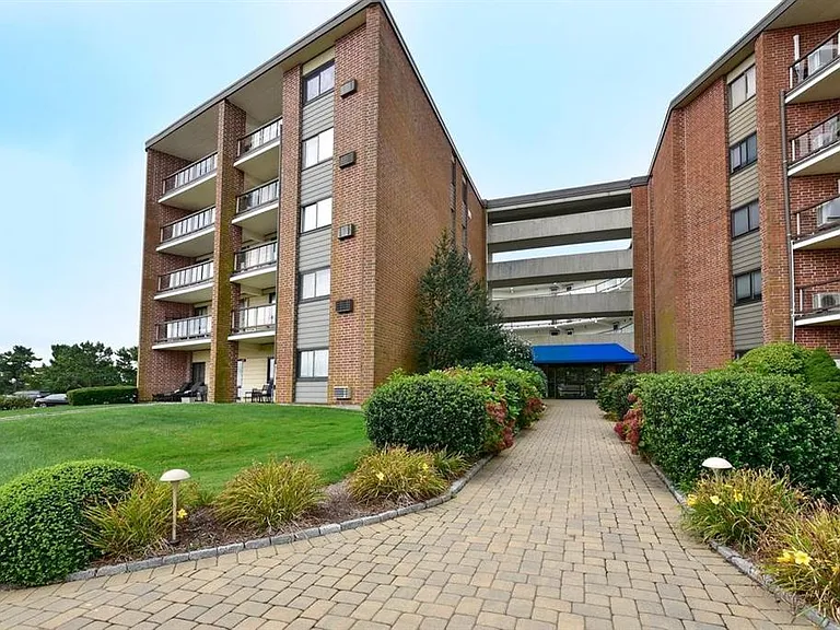 1412 Capella St S #1412 — Photo 1